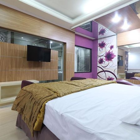 C'One Hotel Pulomas Jakarta Exterior foto