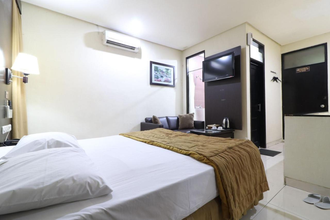 C'One Hotel Pulomas Jakarta Exterior foto