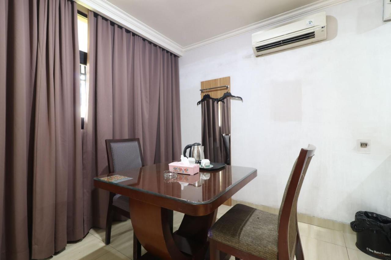 C'One Hotel Pulomas Jakarta Exterior foto