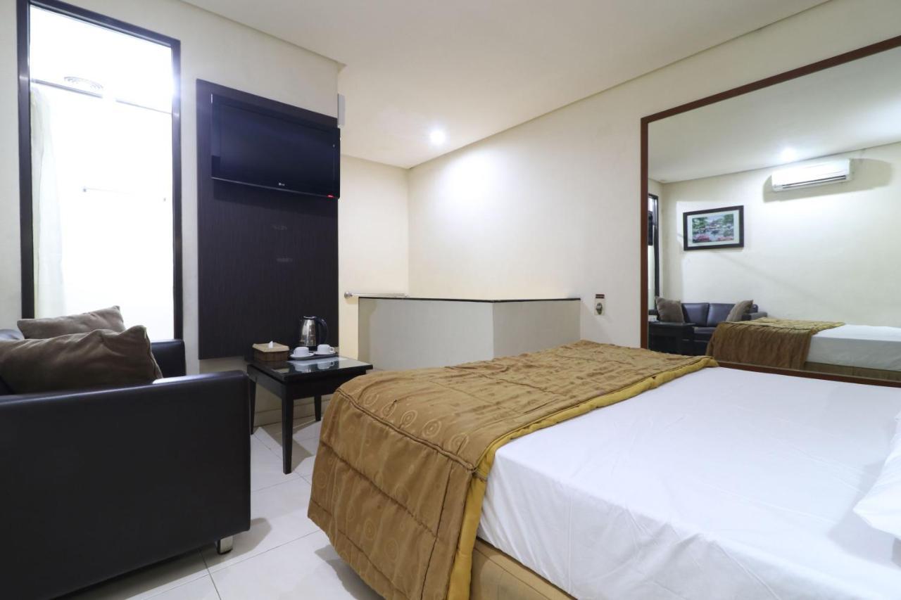 C'One Hotel Pulomas Jakarta Exterior foto