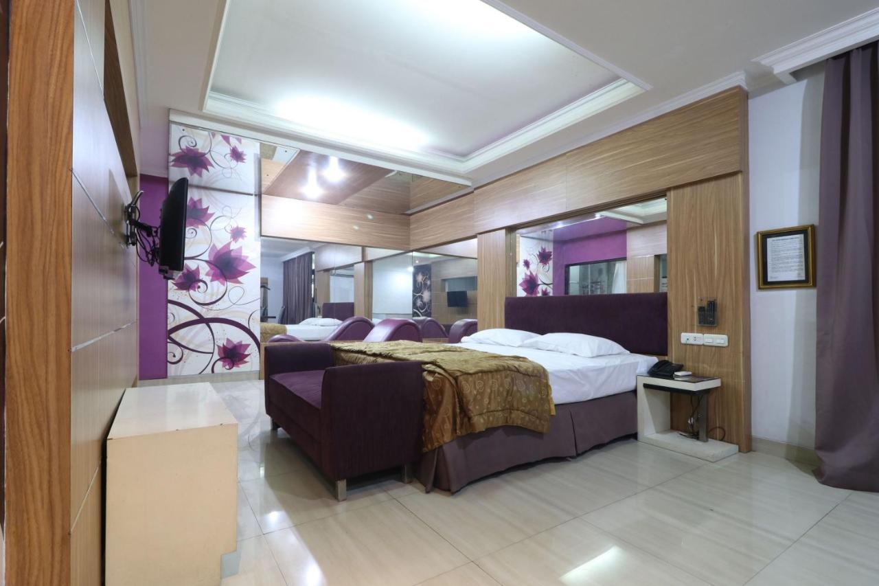 C'One Hotel Pulomas Jakarta Exterior foto