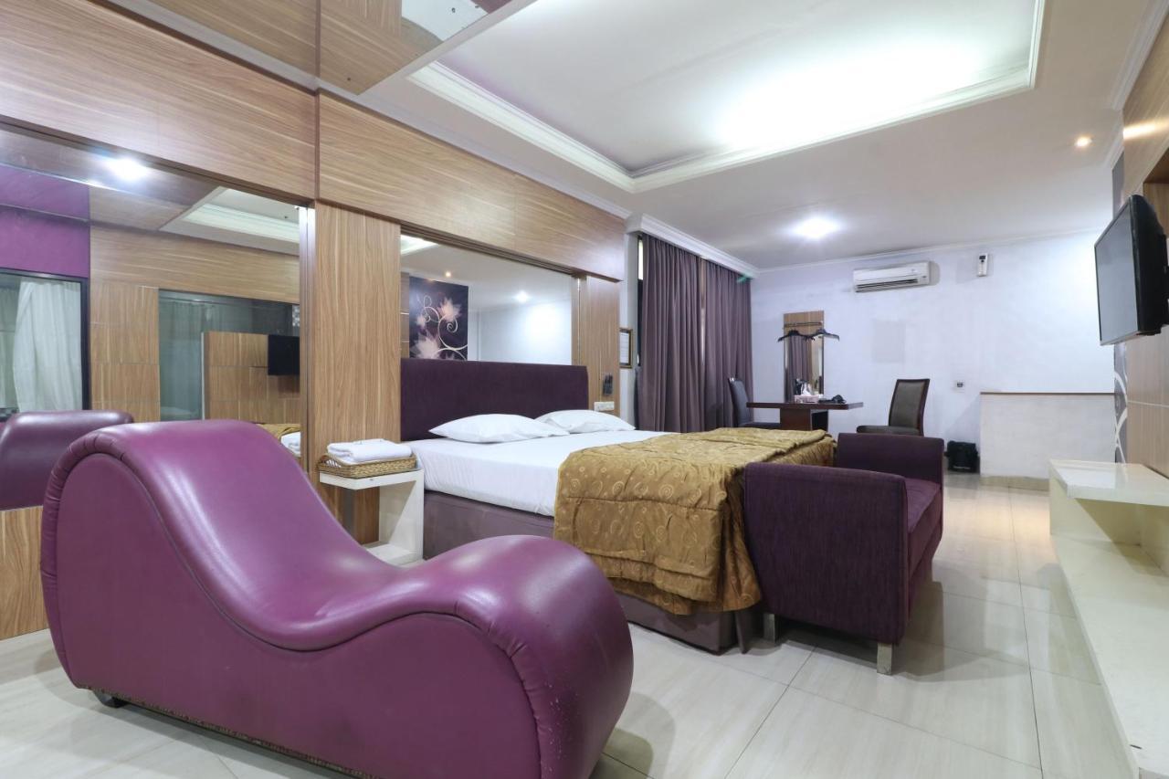 C'One Hotel Pulomas Jakarta Exterior foto